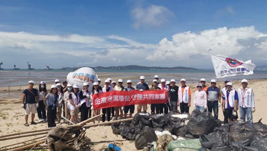 海峽論壇︱T臺秀文創 看凈灘廢棄物72變 線上的“環保文創作品征集”則從5月份開始啟動,面向兩岸高校、公益組織、民間社團……