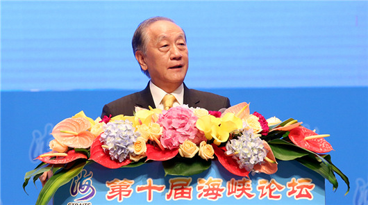 新黨主席郁慕明:只有不斷擴大民間交流 兩岸才能心靈契合 “民間交流太重要了。”第十屆海峽論壇大會6日在廈門市舉行,新黨主席郁慕明出……