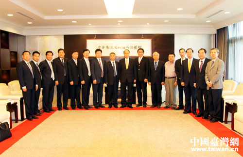 山東省農(nóng)業(yè)經(jīng)濟交流團與海基會董事長林中森等合影 山東省農(nóng)業(yè)經(jīng)濟交流團與海基會董事長林中森等合影