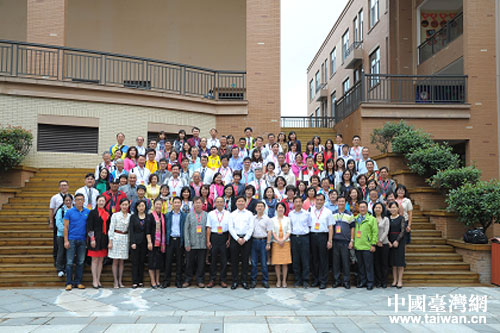 出席'2015海峽兩岸中小學校長高峰論壇的全體人員合影留戀 出席'2015海峽兩岸中小學校長高峰論壇的全體人員合影留戀