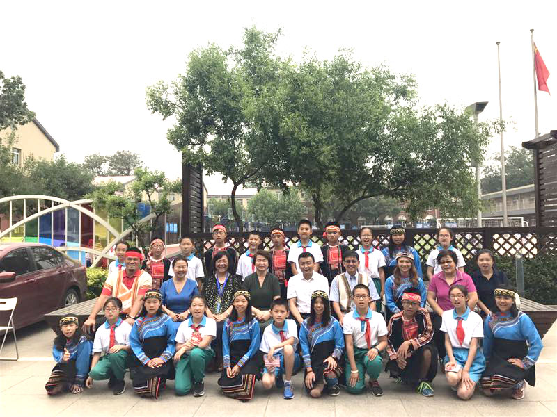 �_�|�h����С�W�c����^��һС�W������ͬ��Ӱ