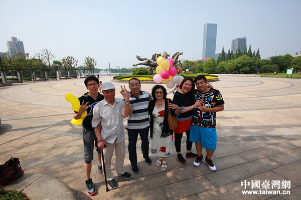 ����ޥȫ�����R��ɽ��ƥ�R�V��ǰ�ĺ�Ӱ