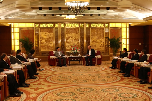 四川省委副書記劉國中(右)會見臺灣中華文化總會會長劉兆玄