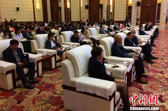 兩岸學者、企業家等人士展開交流。 董曉斌 攝