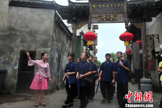 �ɰ�������ͥ��Ů���^�齭���̳ǡ�����С�� �z