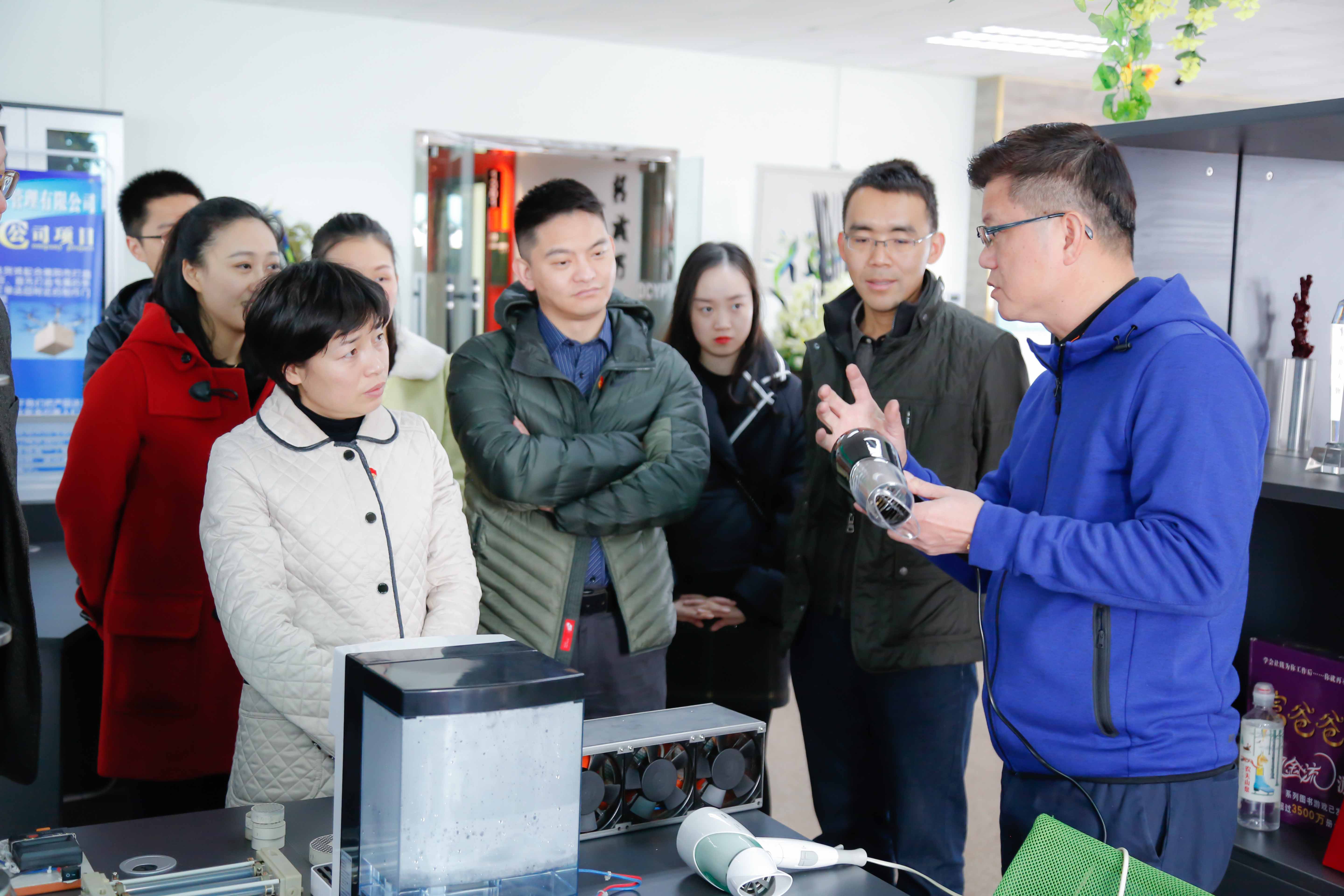 ����Ӣ����һ���c�_����(chu��ng)�I(y��)���꽻����(chu��ng)�I(y��)�(xi��ng)Ŀ