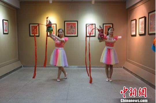 ������У�k�}�_���y�Ļ���ɫ�̌Wչ