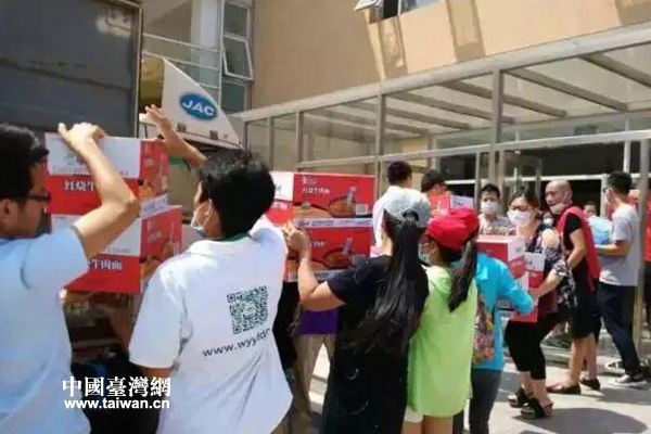 康師傅為天津濱海爆炸受災群眾送去方便面等物資