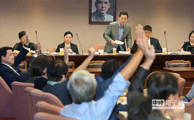 臺“立法院”程序委員會表決通過將“兩岸協議監督條例草案”付委復議案列為14日議程討論事項第一案 臺“立法院”程序委員會表決通過將“兩岸協議監督條例草案”付委復議案列為14日議程討論事項第一案