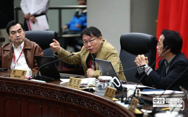 臺北市長柯文哲上午于市政會議后宣示,將上網公布226戶涉及公共安全的違建名單,限期自行拆除 臺北市長柯文哲上午于市政會議后宣示,將上網公布226戶涉及公共安全的違建名單,限期自行拆除