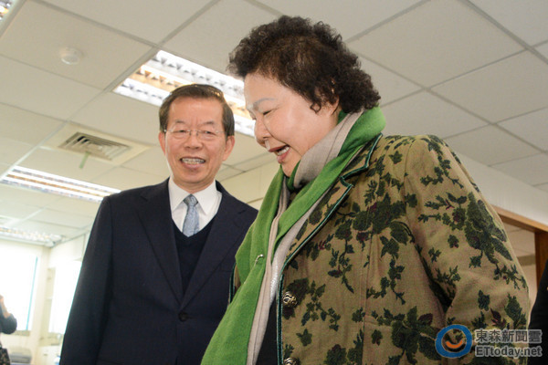 謝長廷暗批陳菊 段宜康臉書回?fù)簦壕战惚辉闾? alt=