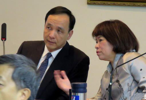 國民黨副主席黃敏惠(右)否認獲邀出任朱立倫副手 國民黨副主席黃敏惠(右)否認獲邀出任朱立倫副手