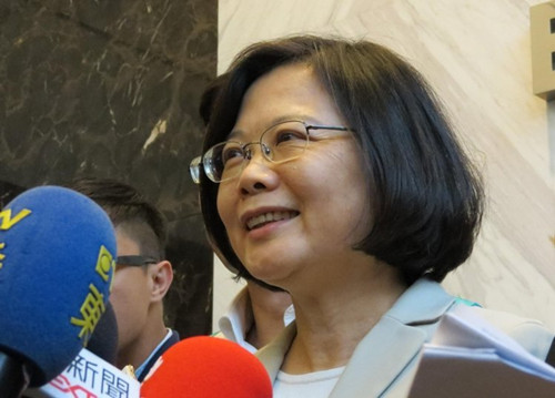 ��Ӣ�ģ����M(j��n)�h���օ^(q��)����ί�������o��������ϯ