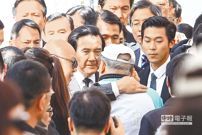 �RӢ��28�ճ�ϯ��228�¼�69�����Имo������x���r��һ�����h������ʾ���RӢ�ő�ԓ����Y��ʯ�o���á��U���Y��ʯ�~�񣬲���������ο���y��