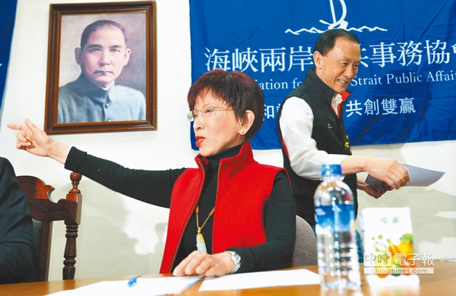 "一國(guó)同表"遭撻伐 洪秀柱痛批黨內(nèi)同志將她亂棒打死 "一國(guó)同表"遭撻伐 洪秀柱痛批黨內(nèi)同志將她亂棒打死