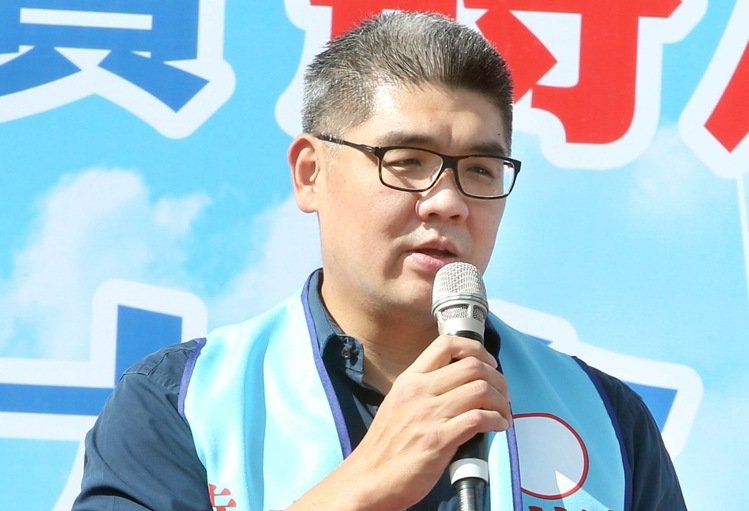 被爆耍特權(quán)延誤班機 連勝文怒斥報道不實 被爆耍特權(quán)延誤班機 連勝文怒斥報道不實