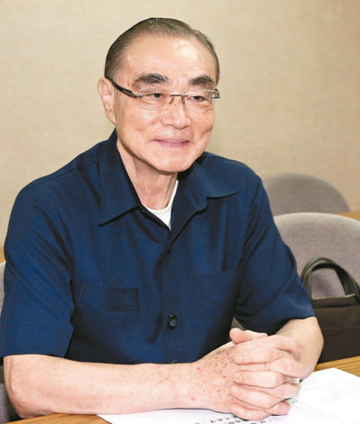 臺軍戰(zhàn)車墜溪 藍(lán)綠陣營均要"國防部長"馮世寬扛責(zé) 臺軍戰(zhàn)車墜溪 藍(lán)綠陣營均要"國防部長"馮世寬扛責(zé)