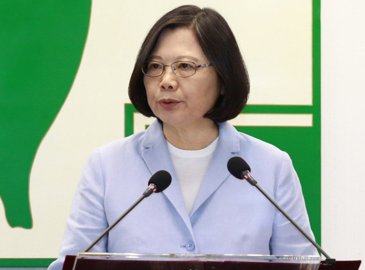 羅智強批蔡英文禁止媒體發(fā)問:最會自我打臉的當局 羅智強批蔡英文禁止媒體發(fā)問:最會自我打臉的當局