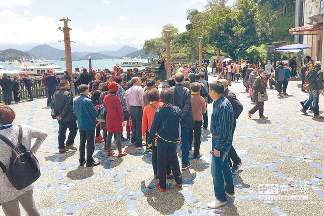 臺旅游業因陸客銳減面臨倒閉潮 吁當局承認"九二共識" 臺旅游業因陸客銳減面臨倒閉潮 吁當局承認"九二共識"