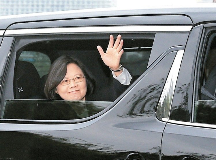 臺(tái)媒:蔡英文當(dāng)局花錢如流水 卻要人民共體時(shí)艱 臺(tái)媒:蔡英文當(dāng)局花錢如流水 卻要人民共體時(shí)艱