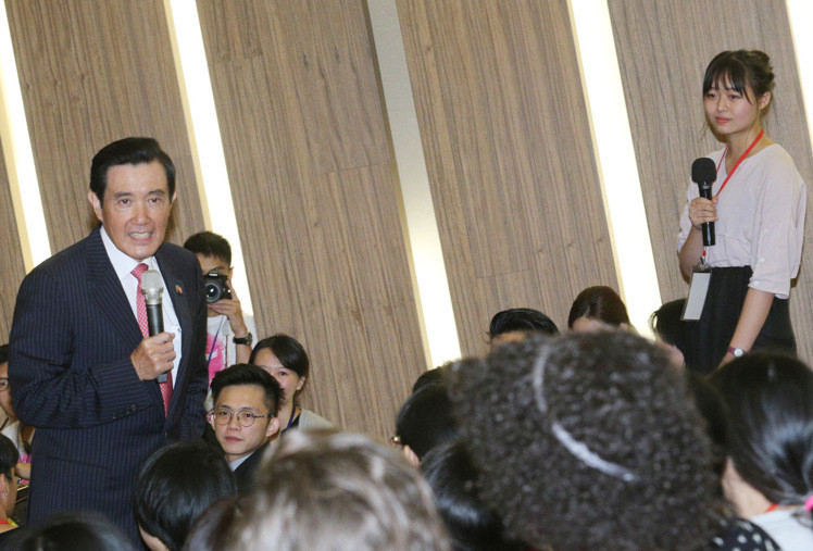 馬英九與學生互動 馬英九與學生互動