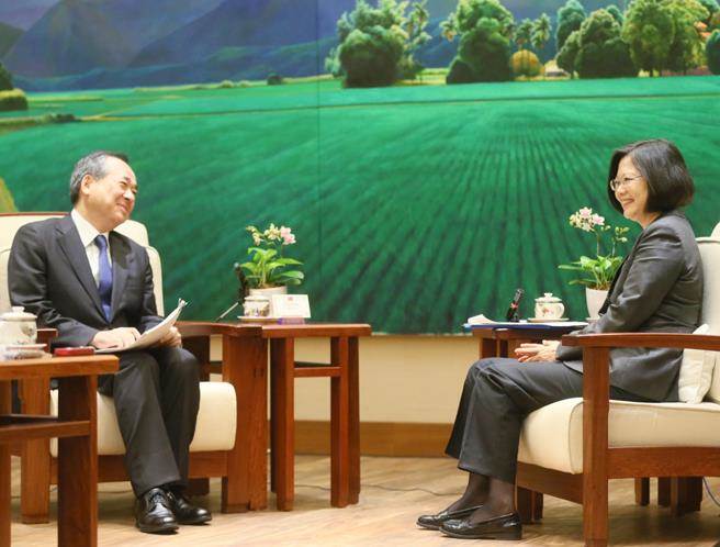 蔡英文被指"擱置"沖之鳥(niǎo)爭(zhēng)議 漁會(huì)怒批:擱置等于默認(rèn) 蔡英文被指"擱置"沖之鳥(niǎo)爭(zhēng)議 漁會(huì)怒批:擱置等于默認(rèn)