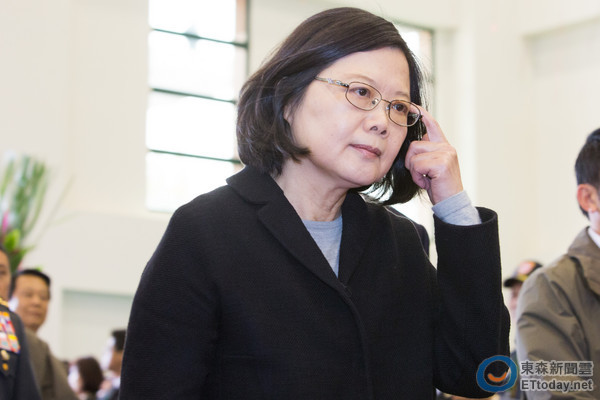 做錯(cuò)事就推給馬英九? 藍(lán)營(yíng)酸蔡當(dāng)局像"未斷奶嬰孩" 做錯(cuò)事就推給馬英九? 藍(lán)營(yíng)酸蔡當(dāng)局像"未斷奶嬰孩"