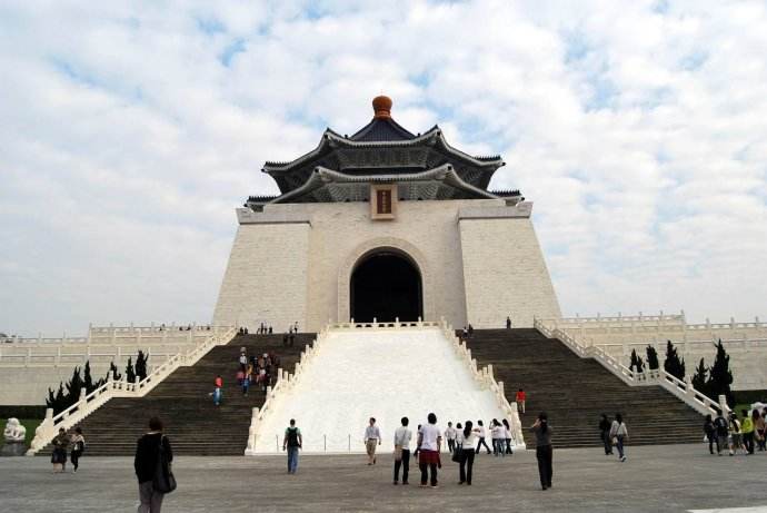 蔡當局禁止民間團體“永懷領袖”蔣中正半身像遭撤 蔡當局禁止民間團體“永懷領袖”蔣中正半身像遭撤