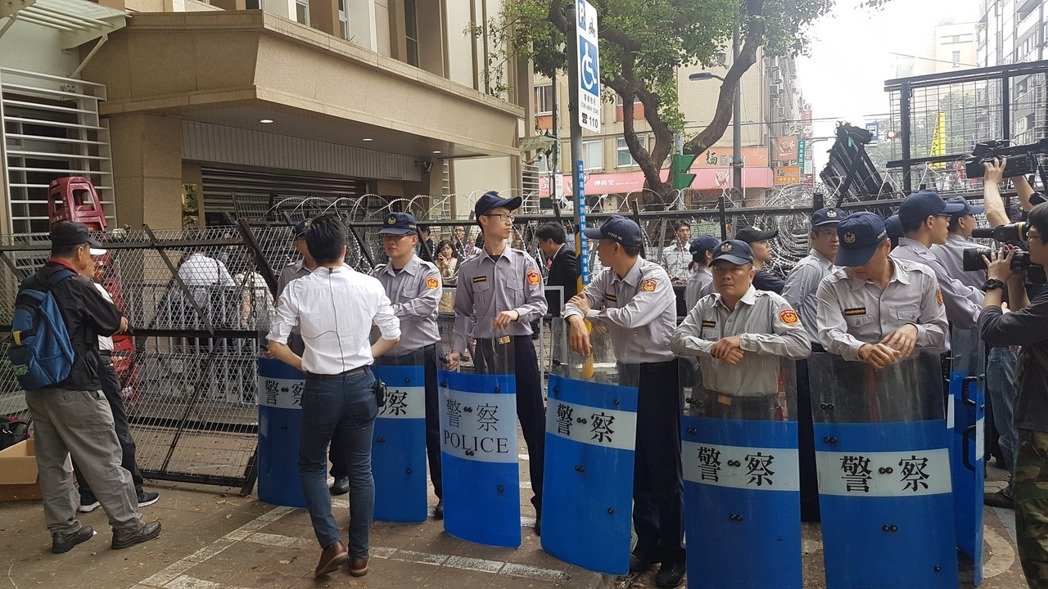 ����ĈF�w��"������" �β̮�����"̫ꖻ�"��ƽ����