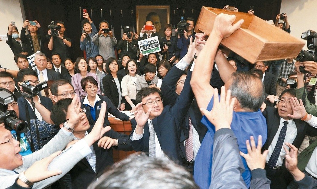 3443349.jpg 3443349.jpg