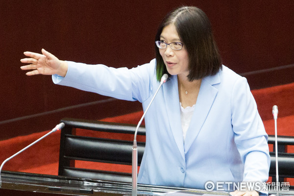 "綠委"不甩黨內5搶1戰勢 叫囂要與吳敦義角逐高雄市長 "綠委"不甩黨內5搶1戰勢 叫囂要與吳敦義角逐高雄市長