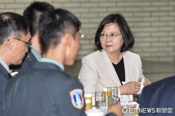 ��Ӣ�ķQ������һ��һ�ݡ��l�� �������ؓ؟�ε�����ЦԒ