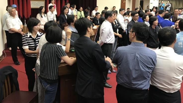 �]���£����M�h���h��һ����������{�IŮ���