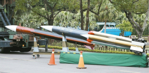 "雄三"誤射案臺灣海軍高層沒事?葉毓蘭怒:留你何用! "雄三"誤射案臺灣海軍高層沒事?葉毓蘭怒:留你何用!