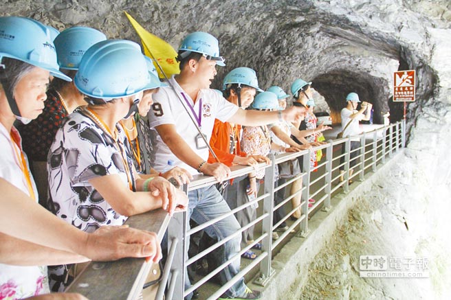 臺灣"大選"陸客赴臺人數驟減 每天約損失3.1億 臺灣"大選"陸客赴臺人數驟減 每天約損失3.1億