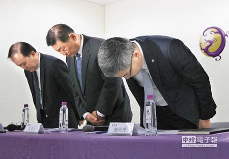 臺(tái)復(fù)興空難調(diào)查:駕駛轉(zhuǎn)訓(xùn)考試不合格 補(bǔ)考才過(圖) 臺(tái)復(fù)興空難調(diào)查:駕駛轉(zhuǎn)訓(xùn)考試不合格 補(bǔ)考才過(圖)