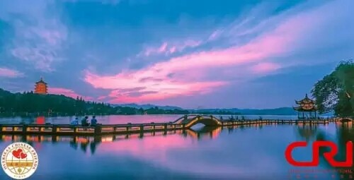 �DƬĬ�J���}