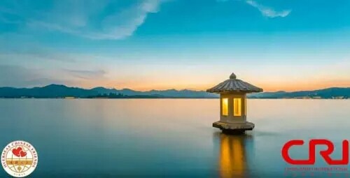 �DƬĬ�J���}