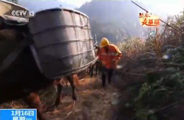 注意自己的腳下 路比較滑 能沖起來沖上去 到了平緩的地方我們再休息