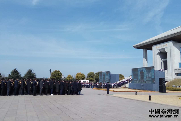 ���Ӄxʽ���ˆT��m(x��)հ���ܶ������񲢾��I(xi��n)�r��