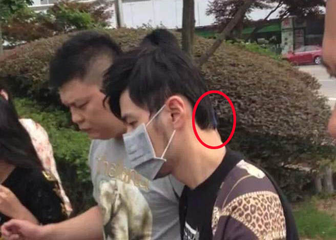 �ܽ܂���ǰ�������ĵ�����Ƭ���l(f��)βȾ��һС���{��ɫ