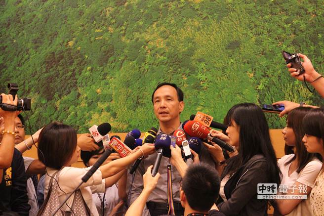 朱立倫拉抬連勝文:建議勤跑基層 提藍圖爭支持 朱立倫拉抬連勝文:建議勤跑基層 提藍圖爭支持