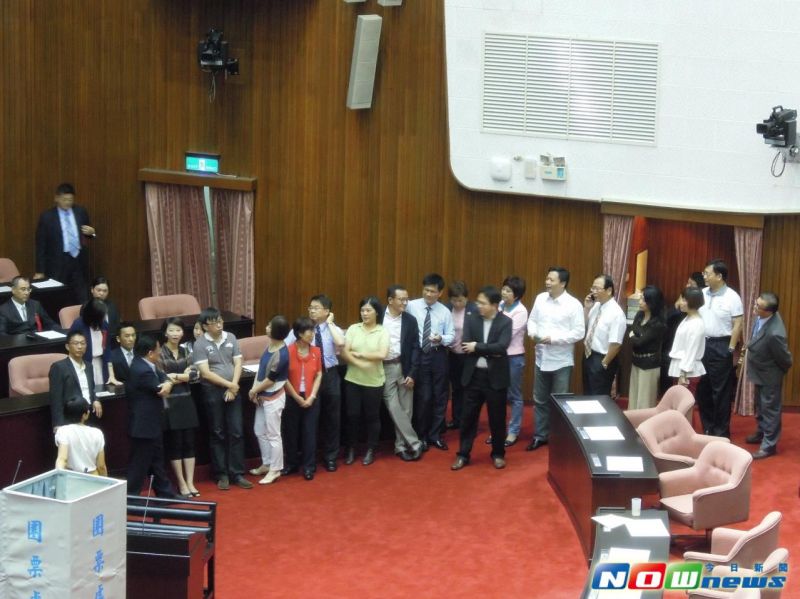 �_(t��i)��������Ժ������̎�����O(ji��n)��ԺԺ�L(zh��ng)����Ժ�L(zh��ng)��ͬ���(qu��n)ͶƱ�����G�I(y��ng)����ί�������I(l��ng)Ʊ̎�����g(sh��)�Ա���ͶƱ�M(j��n)��