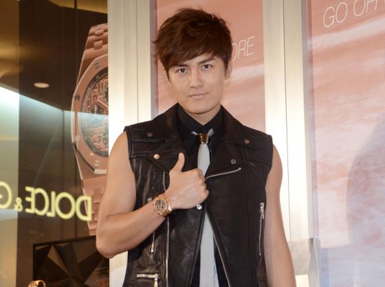 吳克群捐出100萬元。 吳克群捐出100萬元。