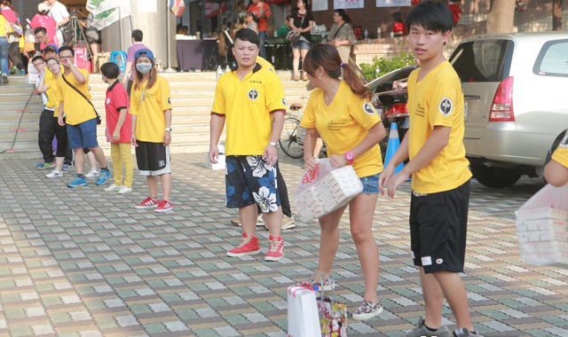 臺氣爆救災(zāi):居民當災(zāi)民領(lǐng)物資 被領(lǐng)物資翻倍 臺氣爆救災(zāi):居民當災(zāi)民領(lǐng)物資 被領(lǐng)物資翻倍