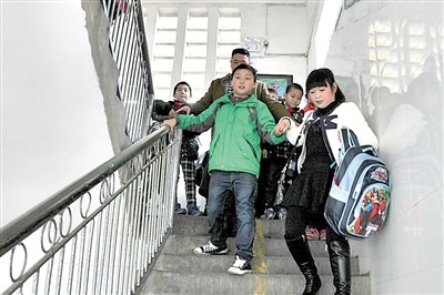 16�q��Ů�a�Ӻ󌢺��ӏĶ����������仼�X�c���D��