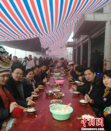 �Ĵ��������僺Ů���c����ɽ��(ji��)���R�R�Ҹ�������