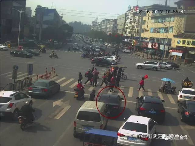 �ӵ��Ԓ�������������s��·�ڣ��l(f��)�F(xi��n)܇�v�ѽ�(j��ng)�_������(li��n)ϵ�����˽���r�����Ǖr�����v܇ͣ��ǰ��Ӷ�����������ȥ����һ���f�����ڵ������Ҿʹ���8890��������ô��ͣ��·��������������Щ�⑍��