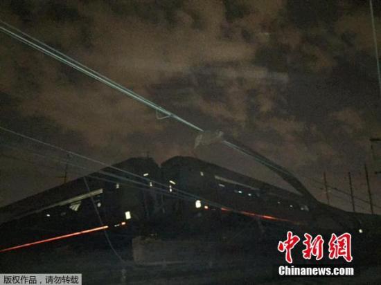 ������(d��ng)?sh��)ؕr�g5��12������һ�������F·��˾�Ļ�܇���M�Ǹ��m�˸���Ó܉����(d��o)������50���܂�����������(j��)����ȫ���V����˾(NBC)�M���ҕ�_�������(d��ng)?sh��)عنT�Q��8��10��܇��Ó܉������50���܂������نT��δ͸¶���ߵ���r���@�л�܇ԭ���ļ~�s�_���Aʢ�D�؅^(q��)��܇���d�мs240�ˡ�