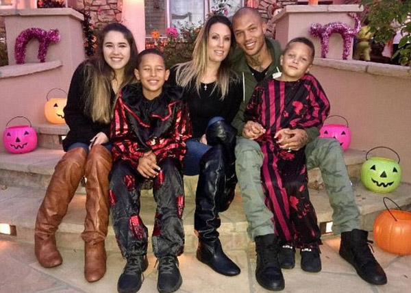 ���h(hu��n)��W(w��ng)�C�ψ�(b��o)�����ᵽ�������˂�����(hu��)��֮�Աǣ��@�ӵ���һ�����Ҳ�͚��ˣ�Ȼ�����¿������⡣��(j��)Ӣ��(gu��)��ÿ���]��(b��o)��1��2��?q��ng)?b��o)����������ȫ���������֮�Q�Ľ����ס��׿�˹(Jeremy Meeks )�ѽ�(j��ng)�̝Mጷţ��������ͼ���һ��cף�����ꡣ